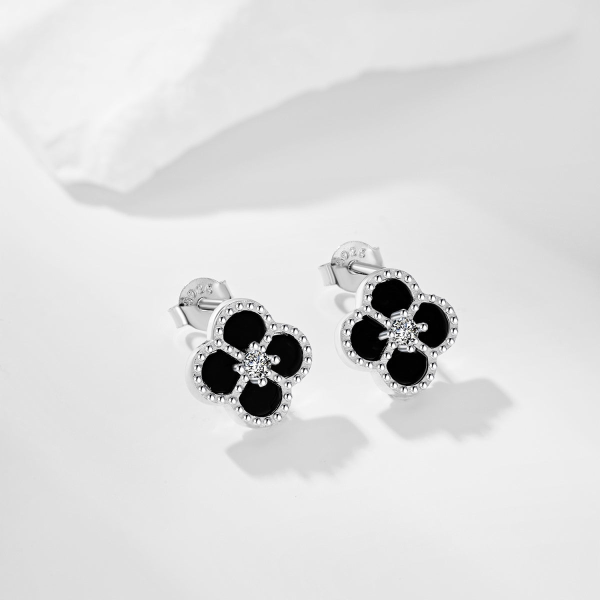 [Noble Jewelry]Four-Leaf Clover Flower Shape Exquisite Earrings