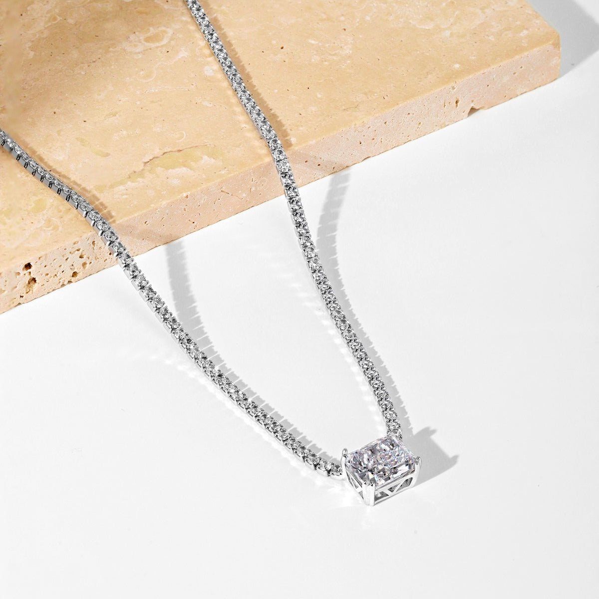 [Noble Jewelry]4.0 Carat Elegant Radiant Cut Necklace