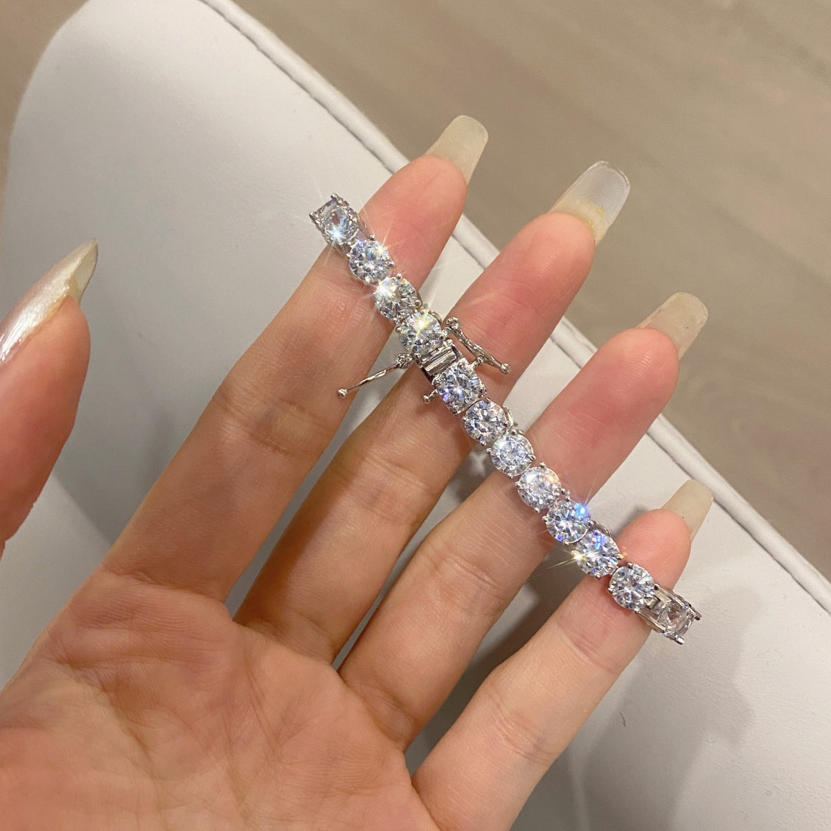 [Noble Jewelry]Ornate Sparkling Round Cut Wedding Bracelet