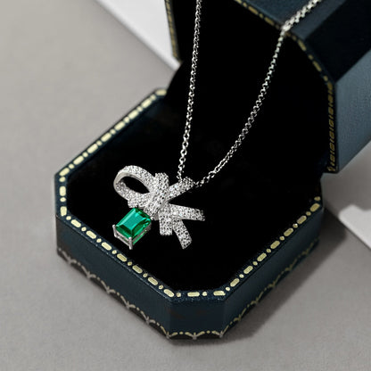 [Noble Jewelry]Luxurious Flower Shape Emerald Cut Necklace